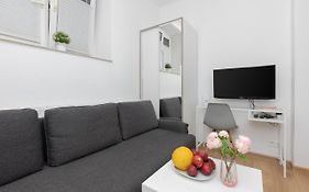 Micro Apartment Near Fort Mokotow By Noclegi Renters